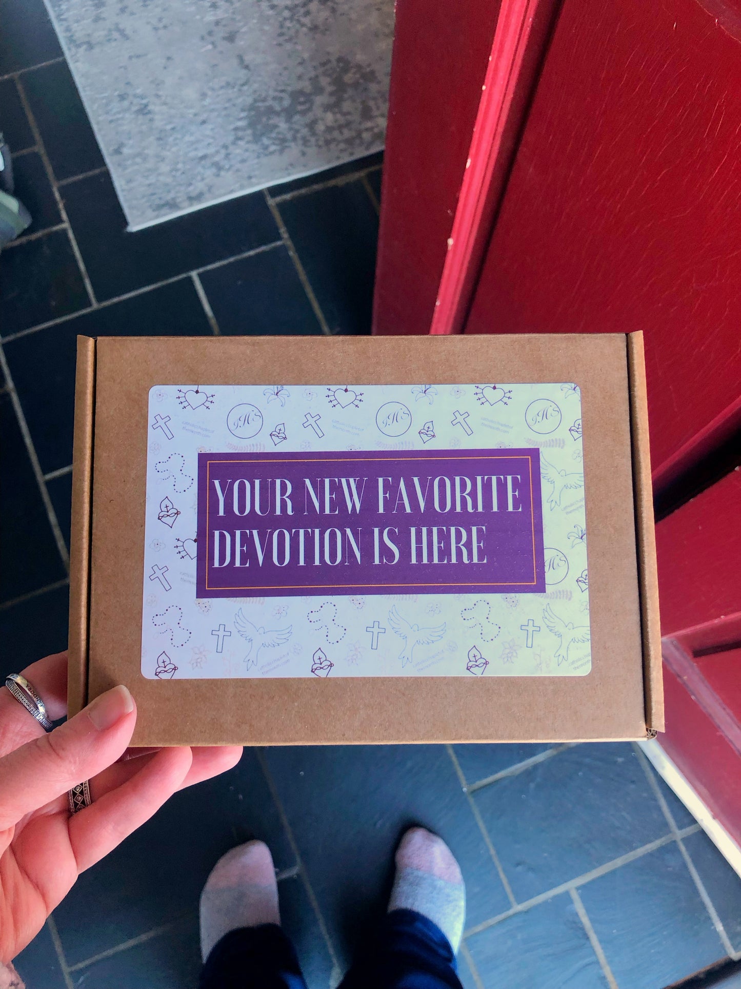 The Deluxe Chaplet Box - MONTH TO MONTH